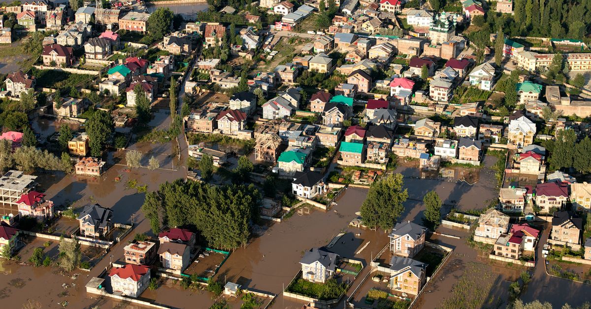 Water Damage Restoration Marketing: How to Win Emergency Calls